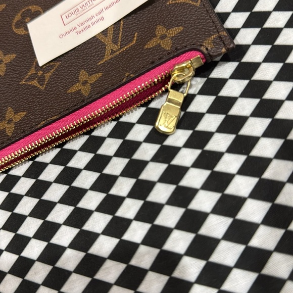 Louis Vuitton Pouch Cherry - Picture 9 of 9